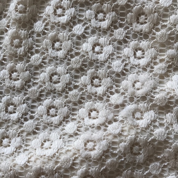 Cute halter/backless crop top - Picture 2 of 3